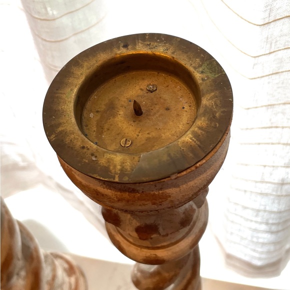 Pair of carved wooden candlesticks - Picture 5 of 7